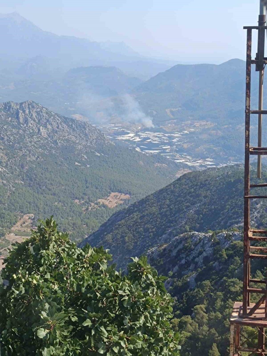 Adrasan’da Çıkan Yangın, Büyümeden Söndürüldü