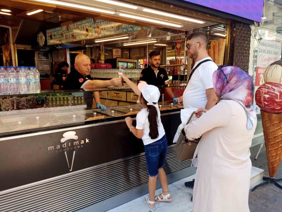 Serinlemenin En Tatlı Yöntemlerinden Dondurmanın Aromasında Tercihler Değişti