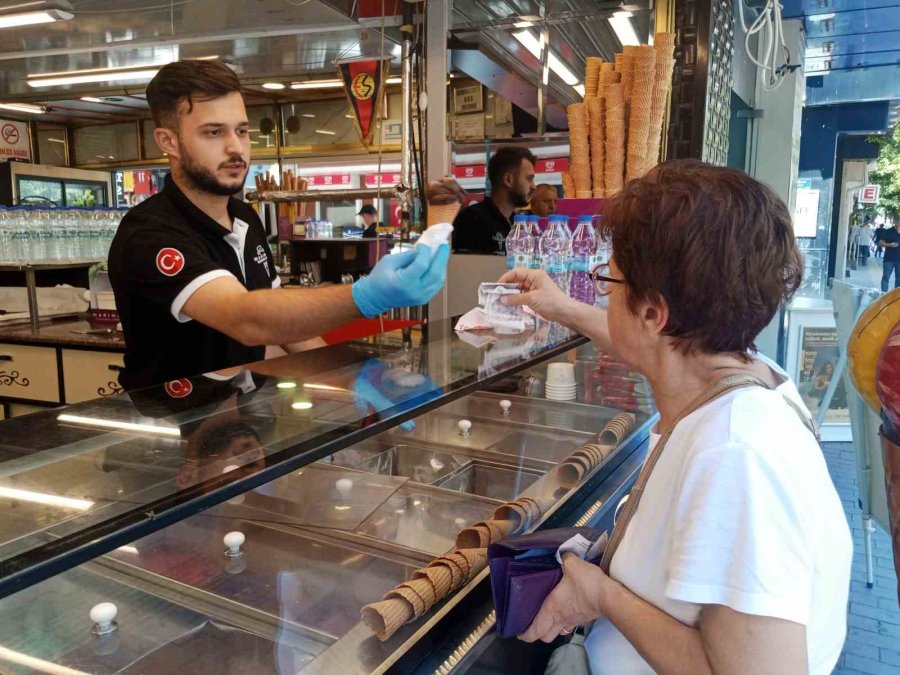 Serinlemenin En Tatlı Yöntemlerinden Dondurmanın Aromasında Tercihler Değişti