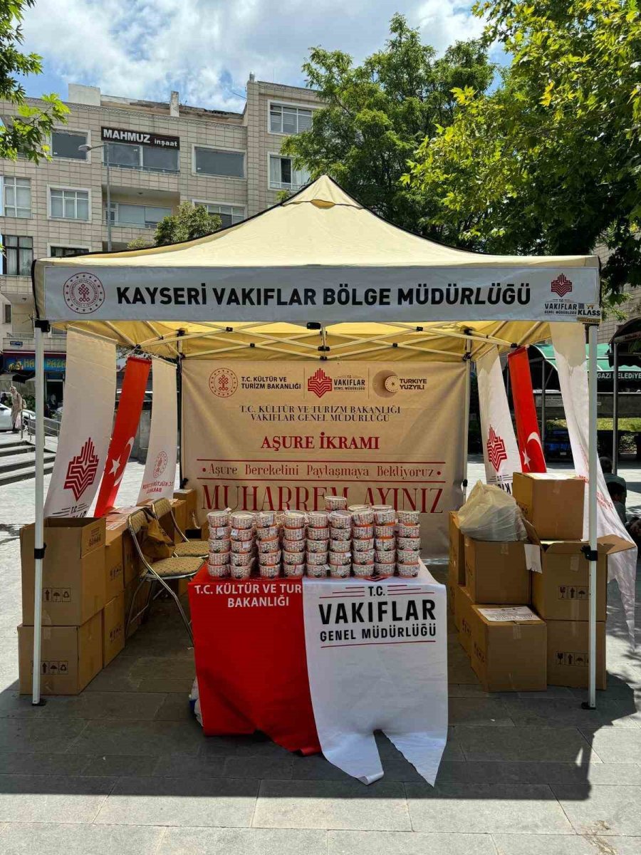 Kayseri Vakıflar Bölge Müdürlüğü’nden Aşure İkramı