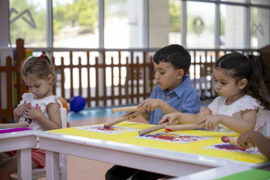 Gülnar Çocuk Atölyesi’nde Çocuklar Bilim Ve Sanatla Öğreniyor