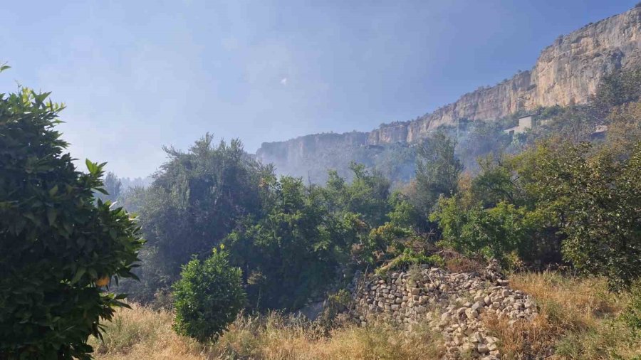 Mersin’de Yangın: 3 Ev Zarar Gördü