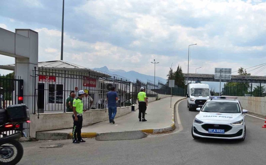 Tekne Kazasında Hayatını Kaybeden Atso Başkanı Bahar’ın Cenazesi Polis Eskortu Eşliğinde Adli Tıp Morguna Getirildi