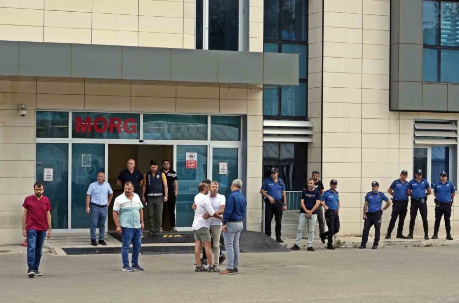 Tekne Kazasında Hayatını Kaybeden Atso Başkanı Bahar’ın Cenazesi Polis Eskortu Eşliğinde Adli Tıp Morguna Getirildi