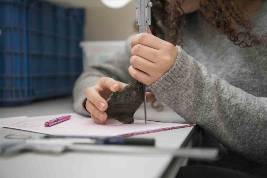 Anadolu Üniversitesi Edebiyat Fakültesi Düşünce Dünyasını Zenginleştiren Mezunlar Yetiştiriyor