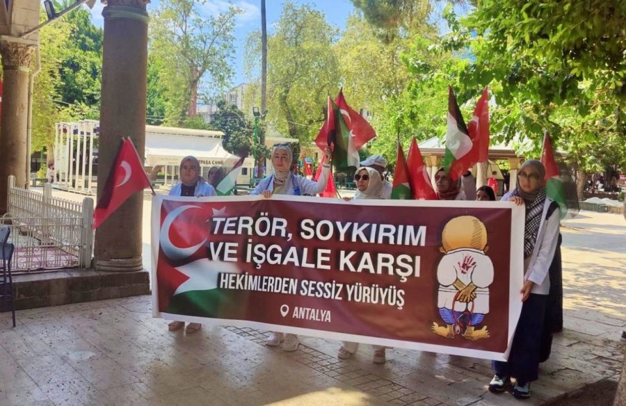 Sağlık Çalışanlarından Gazze İçin "sessiz Yürüyüş"