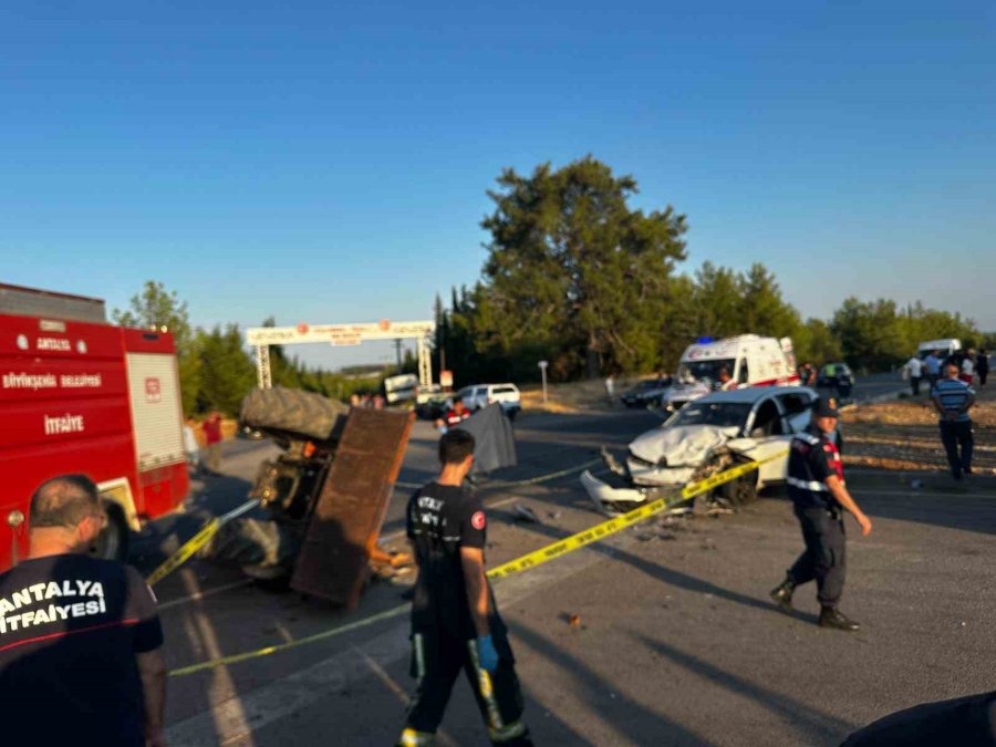 Kontrolden Çıkan Otomobil Traktöre Çarptı: 1 Ölü