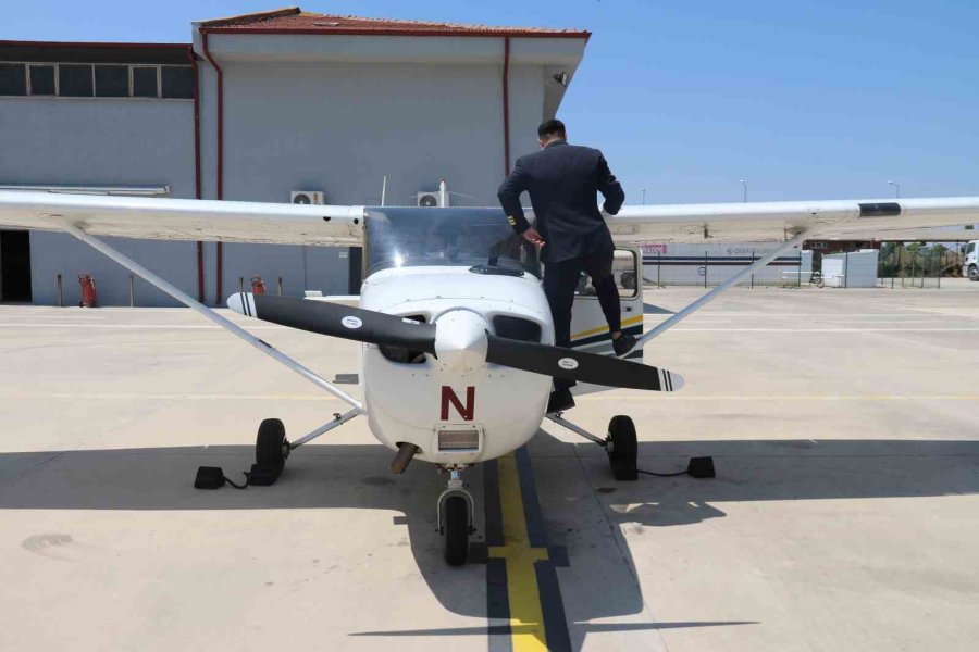 Çocukluk Hayali Pilotluk Mesleğini Yapmak İçin Tıp Fakültesini Bıraktı