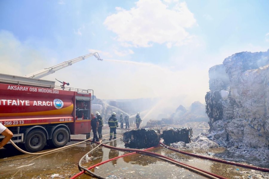 Aksaray’da Kağıt Fabrikasında Yangın