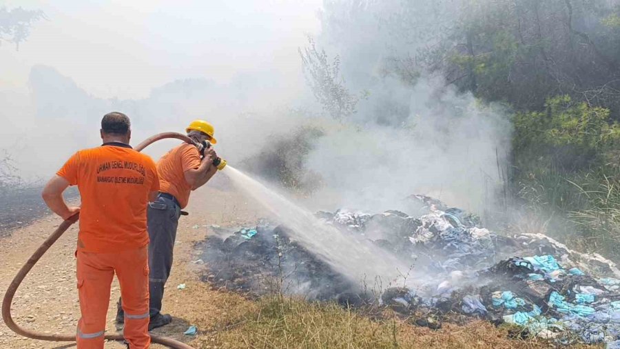 Antalya’da Mezarlık Yangını Ormana Sıçradı, Mahalleliyi Alarma Geçirdi