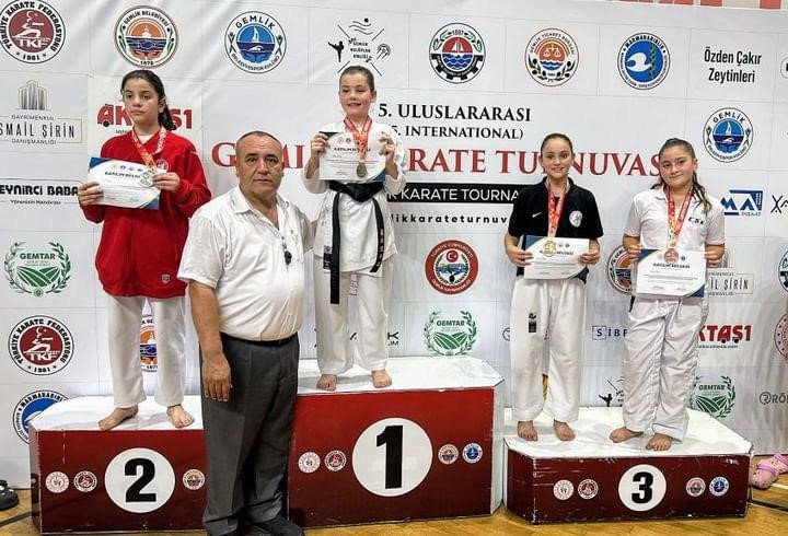 Eskişehirli Minik Sporcu Uluslararası Karate Turnuvasında Birincilik Elde Etti