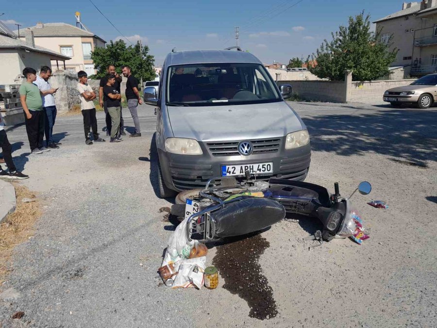 Hafif Ticari Araç Motosikletld Çarpıştı: 2 Yaralı