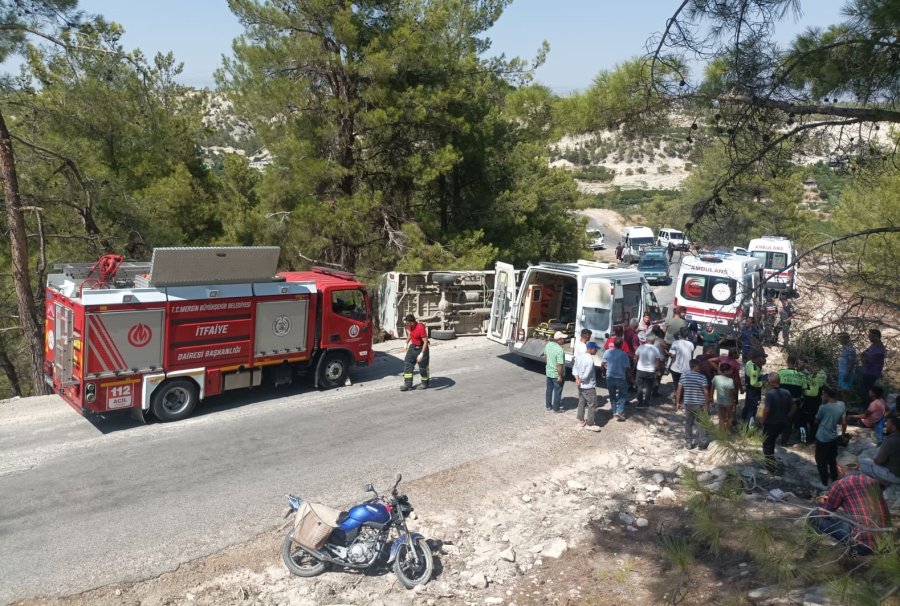 Mersin’de Tarım İşçilerini Taşıyan Minibüs Devrildi: 7 Yaralı