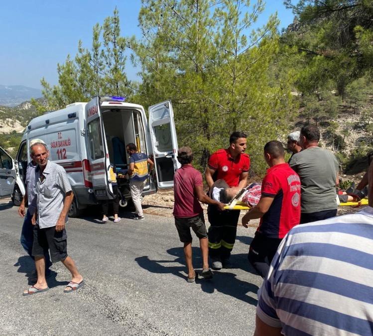 Mersin’de Tarım İşçilerini Taşıyan Minibüs Devrildi: 7 Yaralı