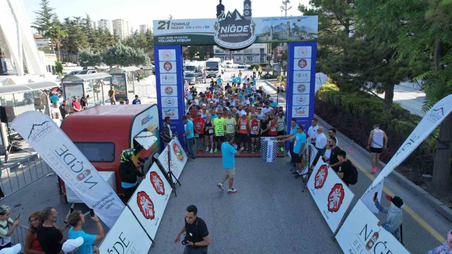 Niğde’de Şehit Ömer Halisdemir Anısına Yarı Maraton Düzenlendi