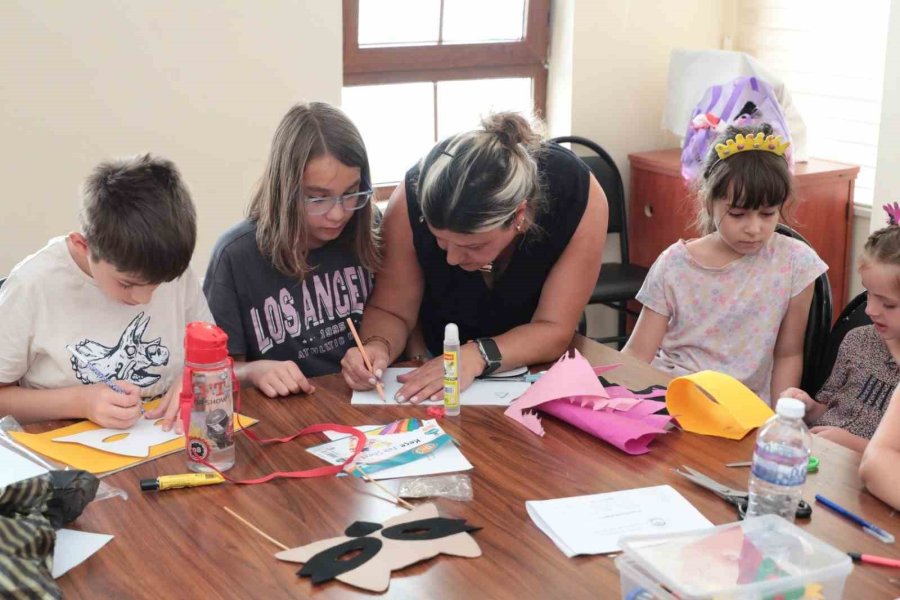 Odunpazarı’nda ’yaz Atölyeleri’ İle Çocuklar Hem Eğleniyor Hem De Öğreniyor