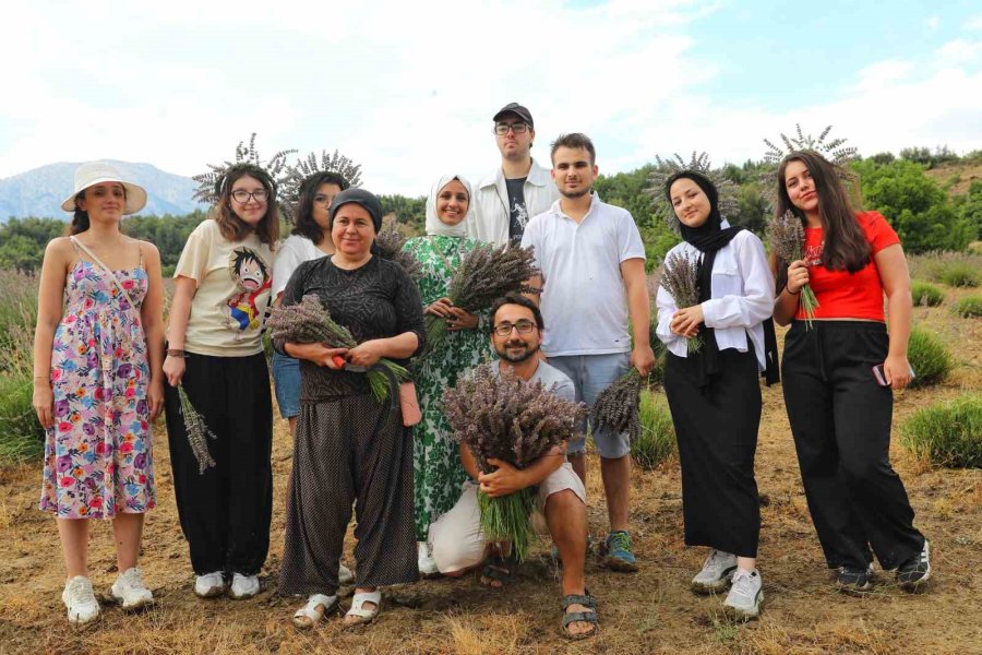 Antalya’da Atıl Arazi Lavanta Bahçesine Dönüştü