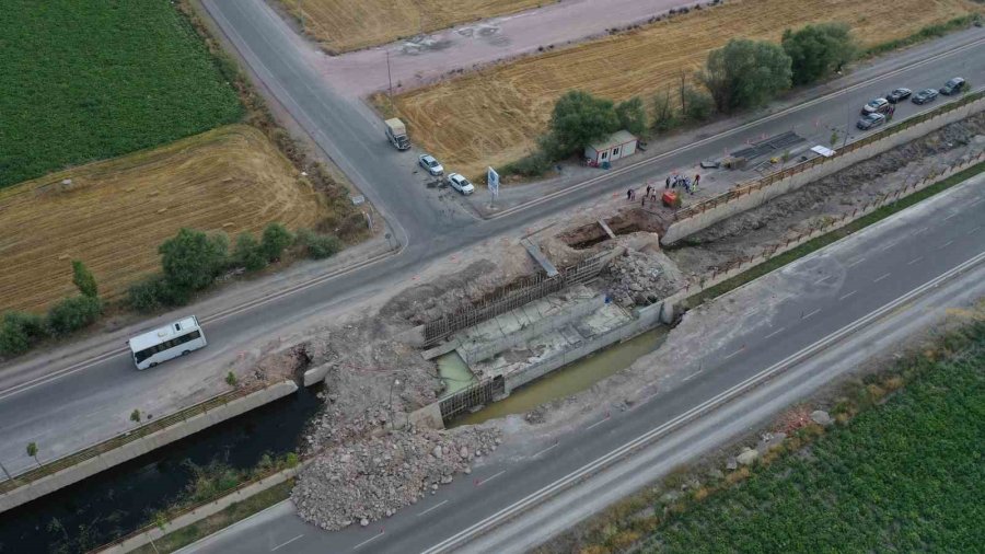 Esnaf Dostu Büyükkılıç, Şeker Toki Ve Oto Servisleri Sanayi Sitesi’ne Hizmet Verecek Köprü Çalışmasını İnceledi