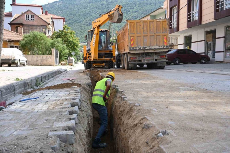 Büyükşehir Akşehir’de 129 Kilometrelik Devasa Çalışmasının Yüzde 50’sini Tamamladı