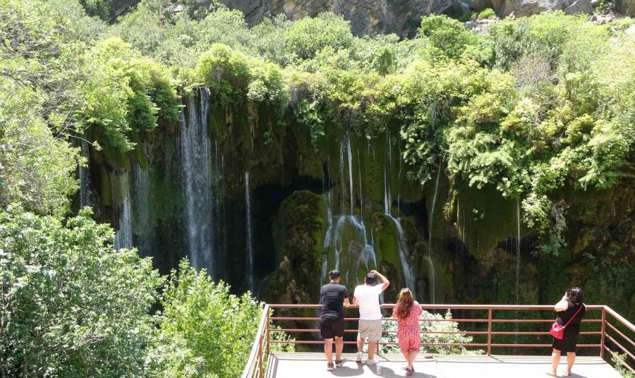 Doğa Harikası Yerköprü Şelalesi, Ziyaretçilerini Ağırlıyor