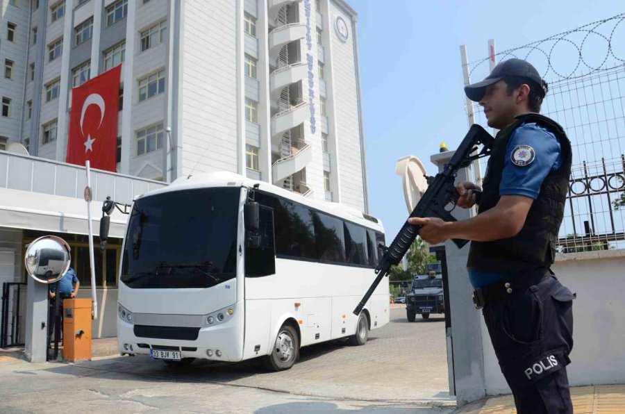 Sahilde Terör Halayı Çeken Gruptan Gözaltına Alınan 9 Şahıs Adliyeye Sevk Edildi