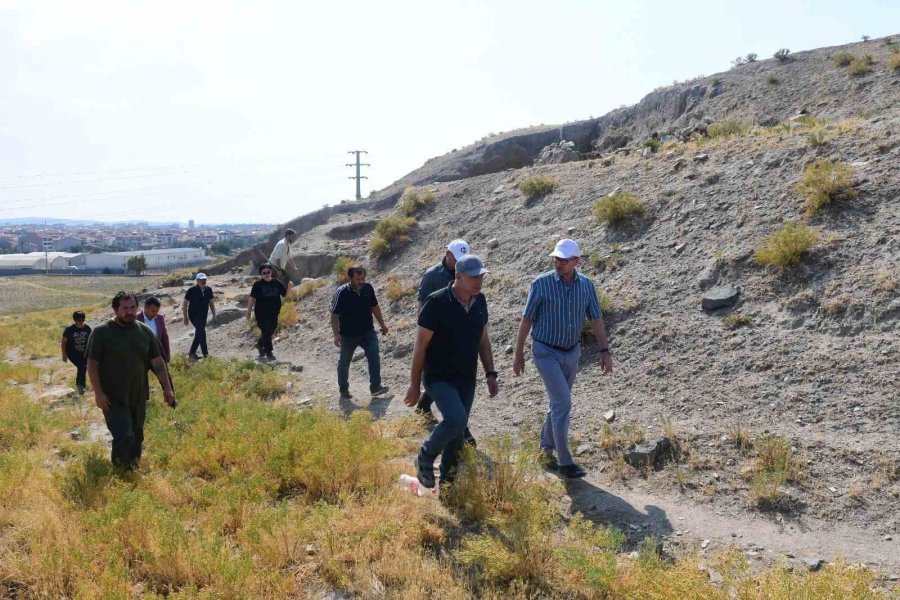 Rektör Erdal, Şarhöyük Kazı Alanını Ziyaret Etti