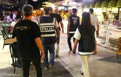 Polis 353 Şahsın Ve 548 Araç Sahibinin Kimlik Bilgilerini Sorguladı