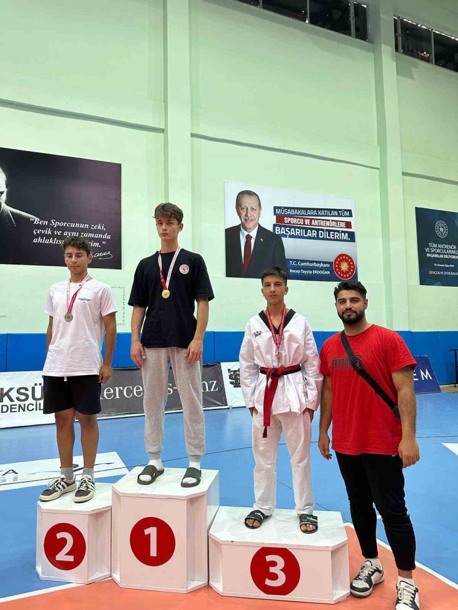 Gençler Kayseri Taekwondo Şampiyonası Yapıldı