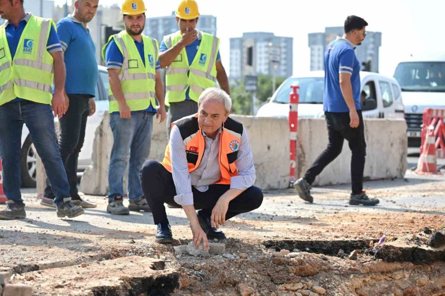 Kepez, Büyükşehir İle Birlikte İlçenin Yağmur Suyu Sorununu Çözüyor