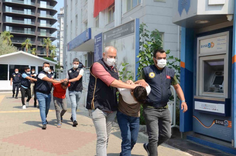 Terör Halayı Çeken Gruba Polis Minibüsünde ’ölürüm Türkiyem’ Şarkısı Dinletildi