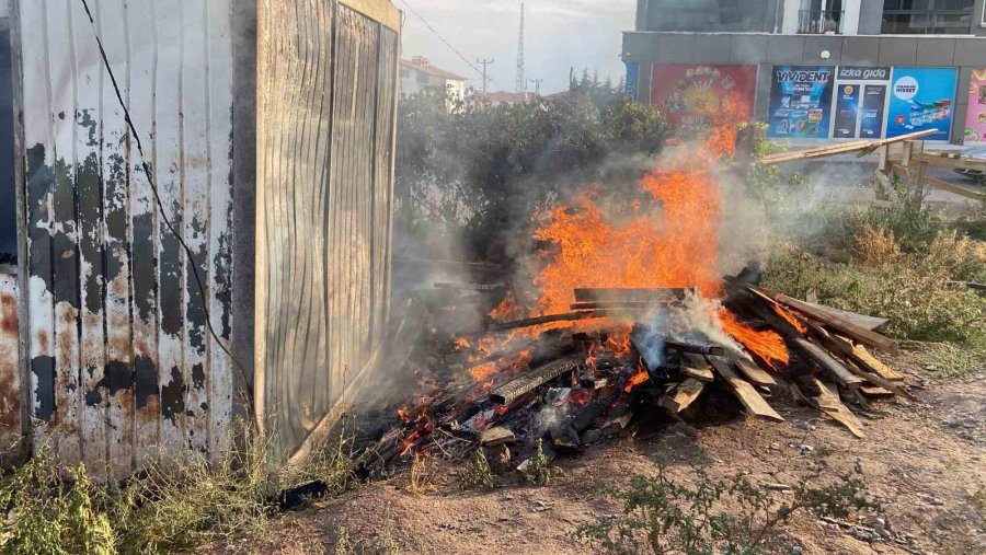 Aksaray’da Konteyner Alev Alev Yandı