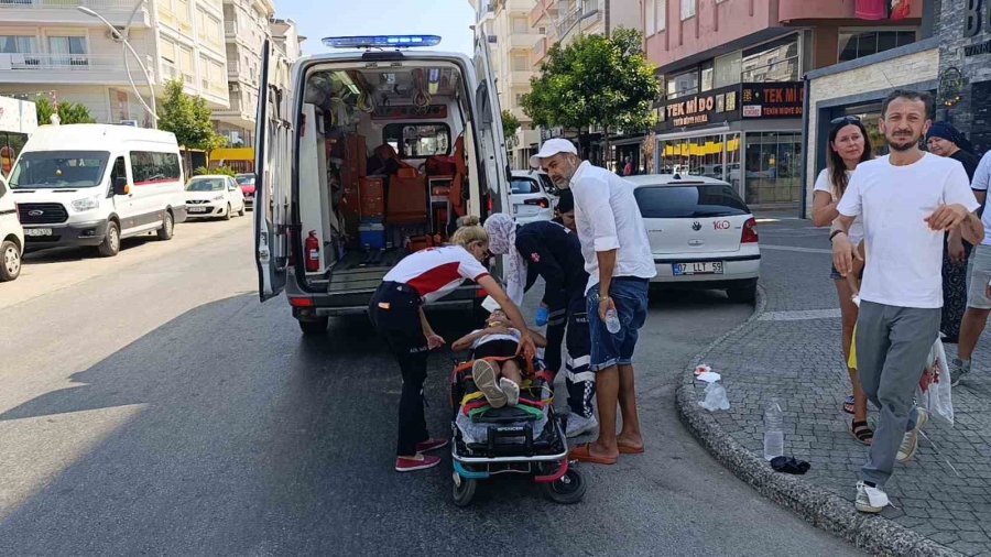 Otomobil, Yola Fırlayan Turist Çocuğa Çarptı