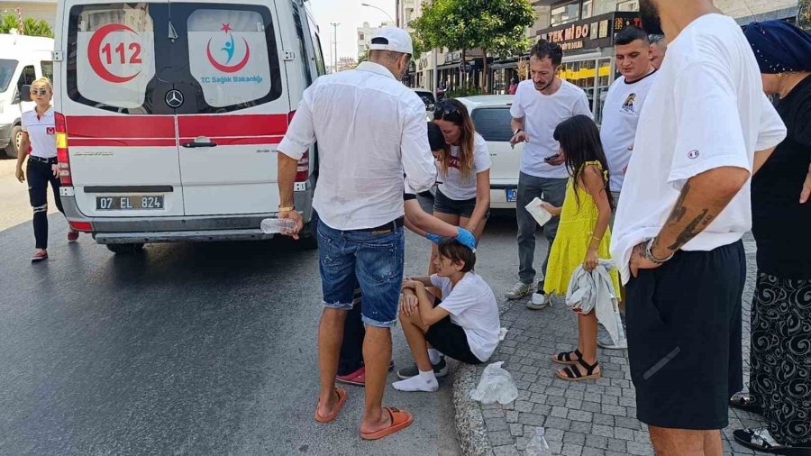 Otomobil, Yola Fırlayan Turist Çocuğa Çarptı