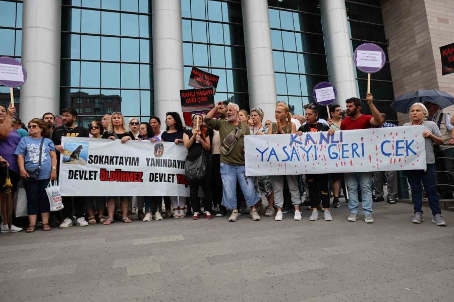 Hakkında Soruşturma Açılan Chp İl Başkanı Yalaz İçin Toplandılar