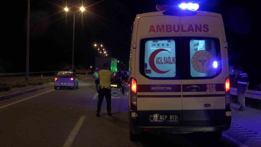 Trafik Kazası Anne Ve Babayı 3 Çocuğundan Ayırdı