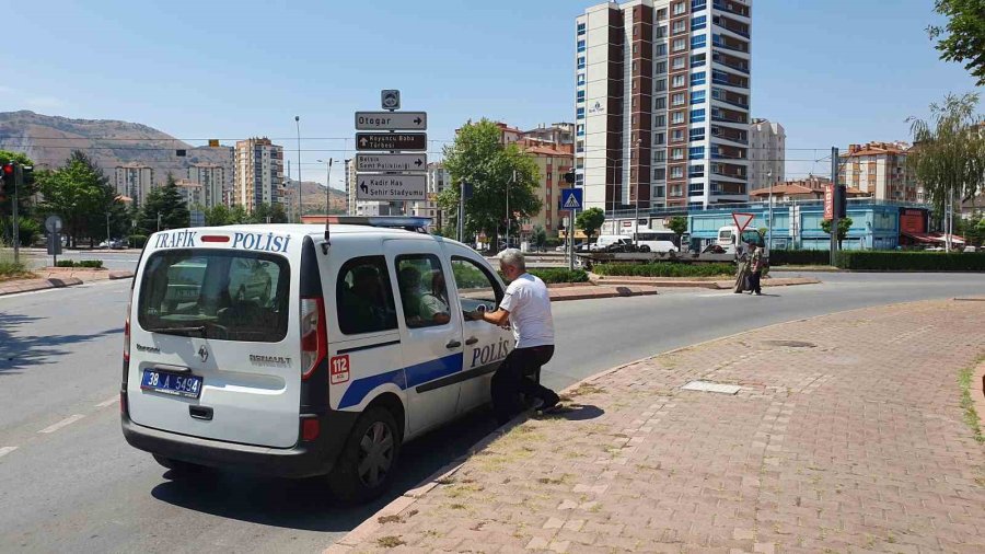 Elektrikli Motosikletin Çarptığı Kadın Ağır Yaralandı