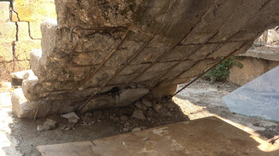 Mersin’de Sağanak Yağış Sonrası Bir Evin Damı Çöktü