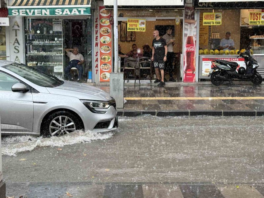 Mersin’de Yaz Yağmuru Etkili Oldu