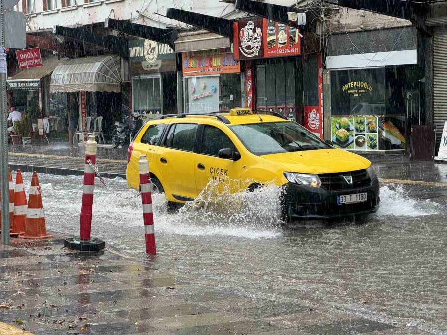 Mersin’de Yaz Yağmuru Etkili Oldu