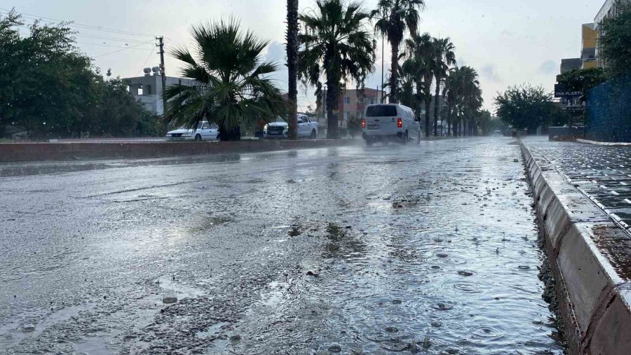 Mersin’de Yaz Yağmuru Etkili Oldu