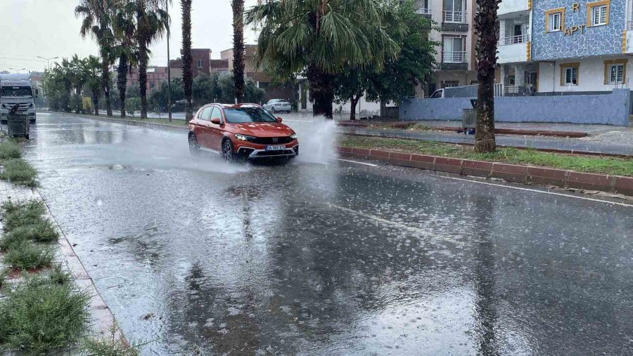 Mersin’de Yaz Yağmuru Etkili Oldu