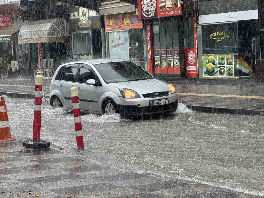 Mersin’de Yaz Yağmuru Etkili Oldu