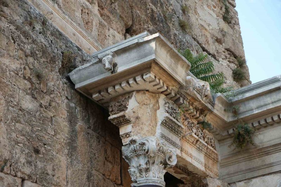 Antalya’nın Sembolü Hadrian Restore Edilecek