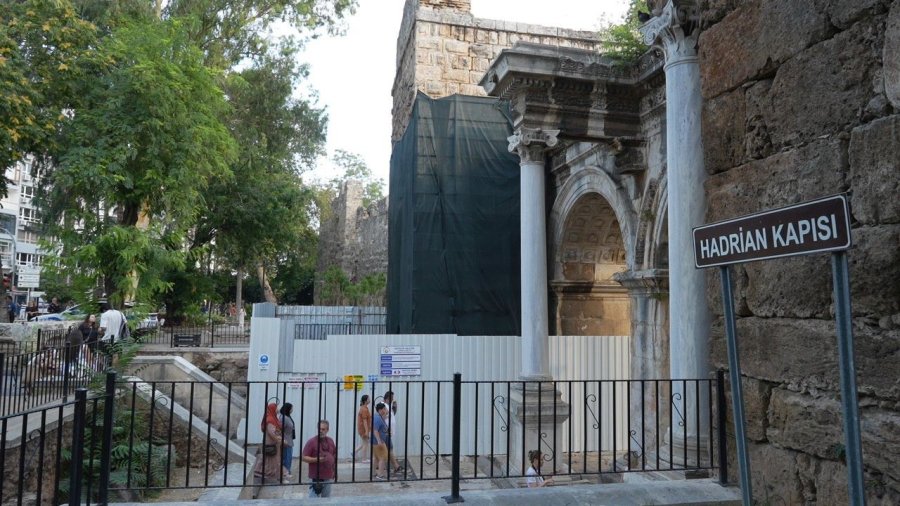 Antalya’nın Sembolü Hadrian Restore Edilecek