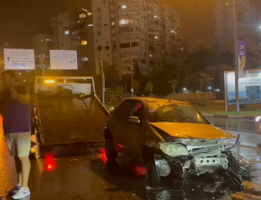 Hurdaya Dönen Otomobilde Burunları Bile Kanamadı