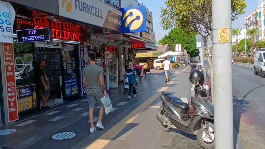 Yaya Geçidinde Kazaya Neden Oldu, Yaralı Yerde Yatarken Bisikletine Binip Gitti