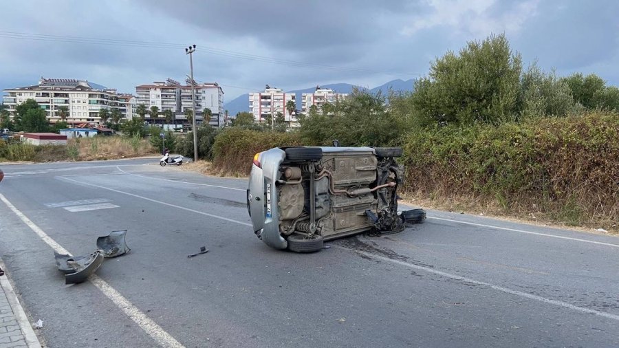 Tel Çite Çarparak Takla Atan Aracın Sürücüsü Yaralandı