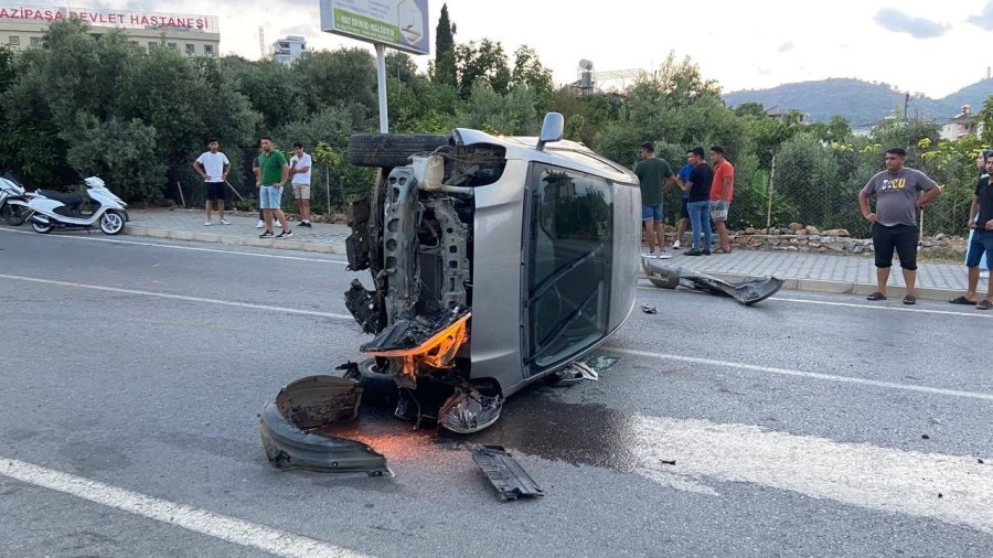 Tel Çite Çarparak Takla Atan Aracın Sürücüsü Yaralandı