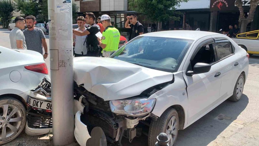 Karaman’da Otomobiller Çarpıştı: 3 Yaralı