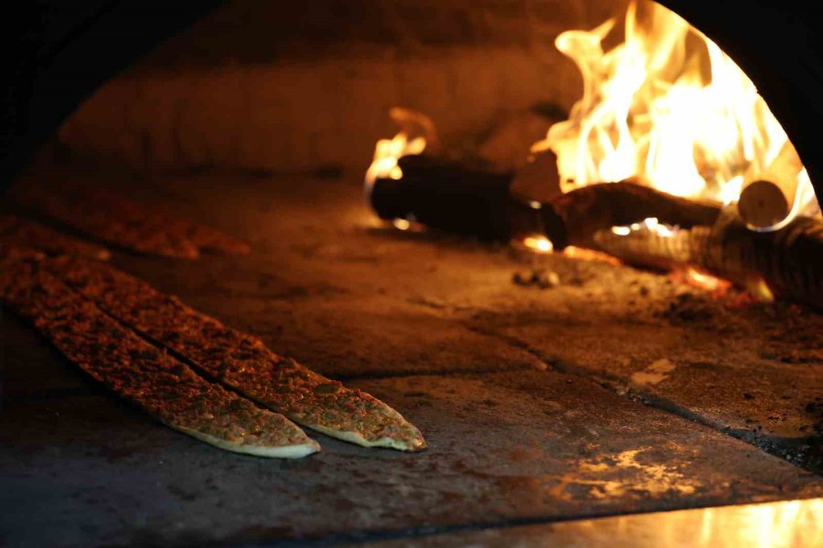 800 Yıllık Vazgeçilmez Lezzet: Etliekmek